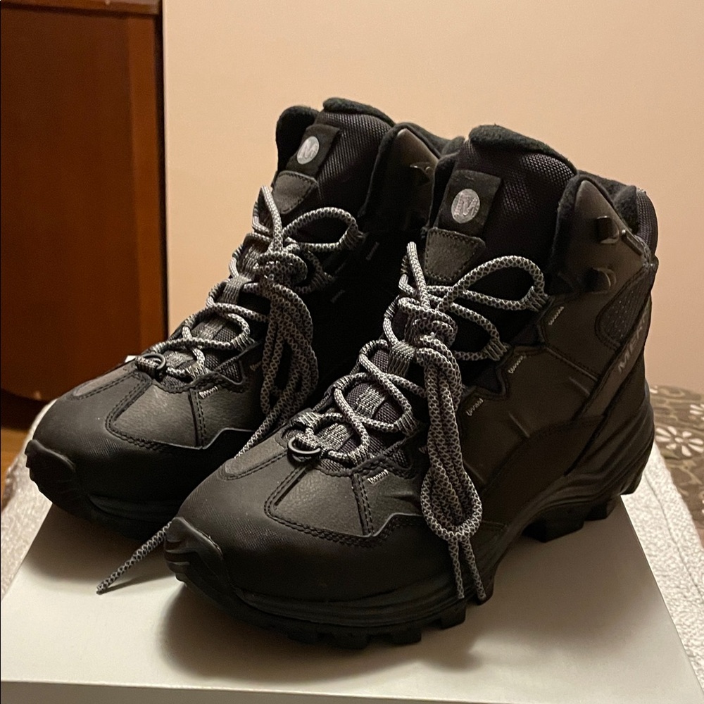 New Women’s Merrill Thermo Chill Black Hiking Boots